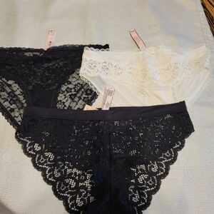Victora's Secret Black and White Lace Trim Panties Intimates size M New